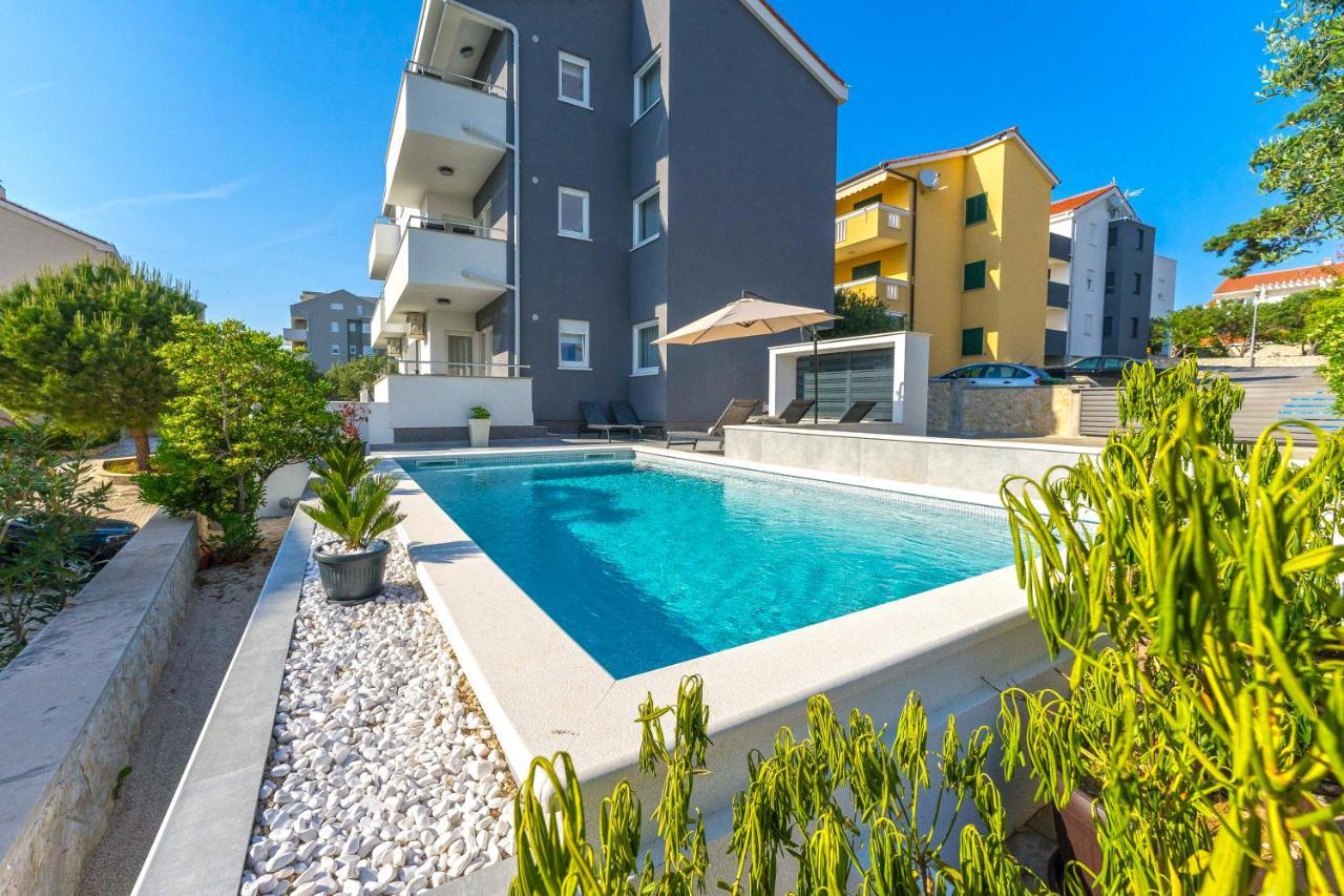 Summer Breeze Pool Apartments Novalja Ngoại thất bức ảnh