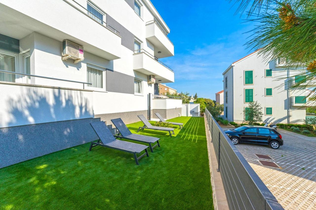Summer Breeze Pool Apartments Novalja Ngoại thất bức ảnh
