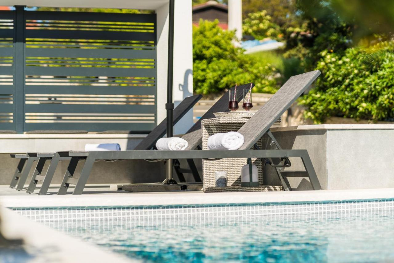Summer Breeze Pool Apartments Novalja Ngoại thất bức ảnh